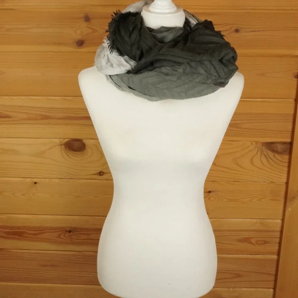 Gray and White Gradient Wrap Scarf Size 28x41‎